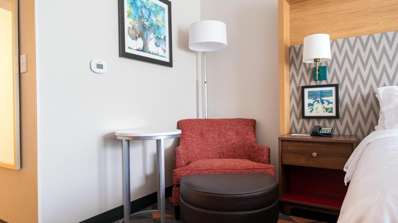 Holiday Inn & Suites Philadelphia W - Drexel Hill By Ihg Exterior foto