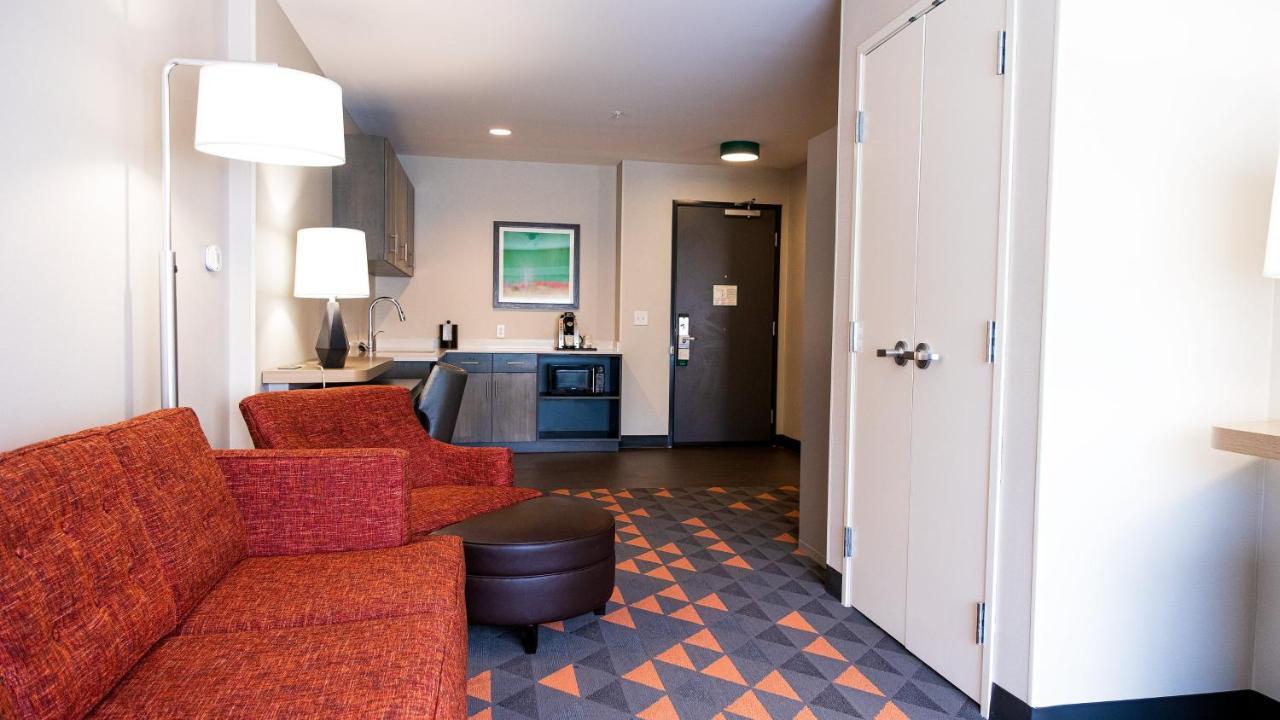 Holiday Inn & Suites Philadelphia W - Drexel Hill By Ihg Exterior foto