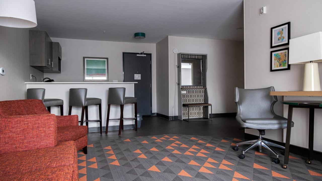 Holiday Inn & Suites Philadelphia W - Drexel Hill By Ihg Exterior foto